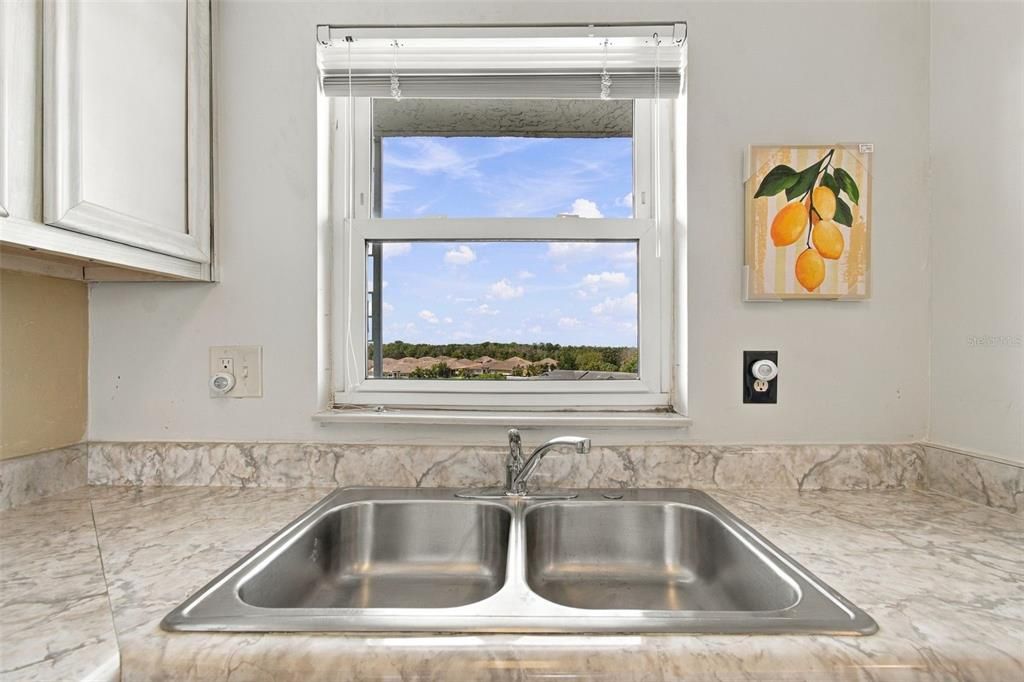 For Sale: $185,000 (2 beds, 2 baths, 959 Square Feet)