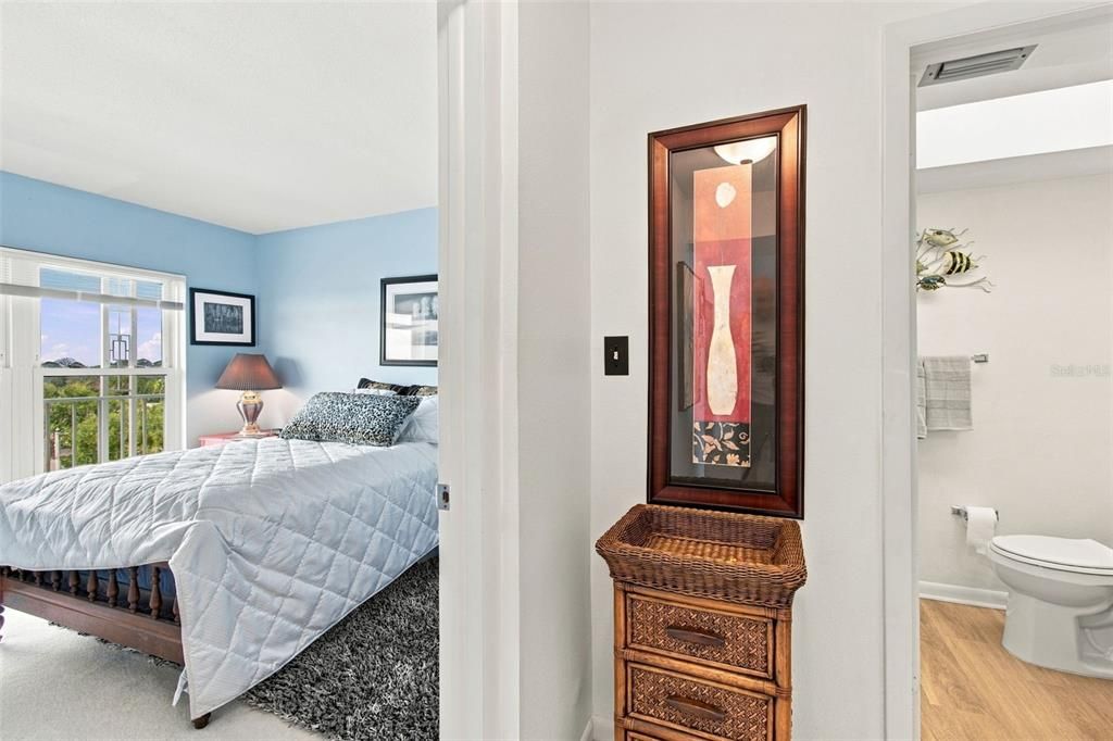 For Sale: $185,000 (2 beds, 2 baths, 959 Square Feet)