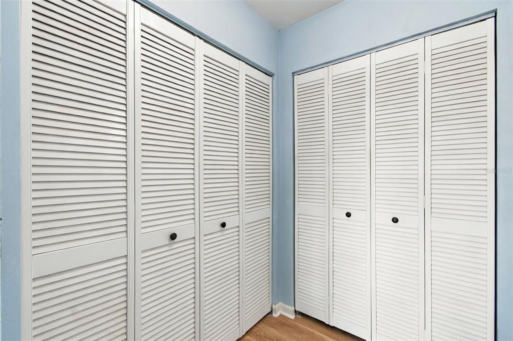 For Sale: $185,000 (2 beds, 2 baths, 959 Square Feet)