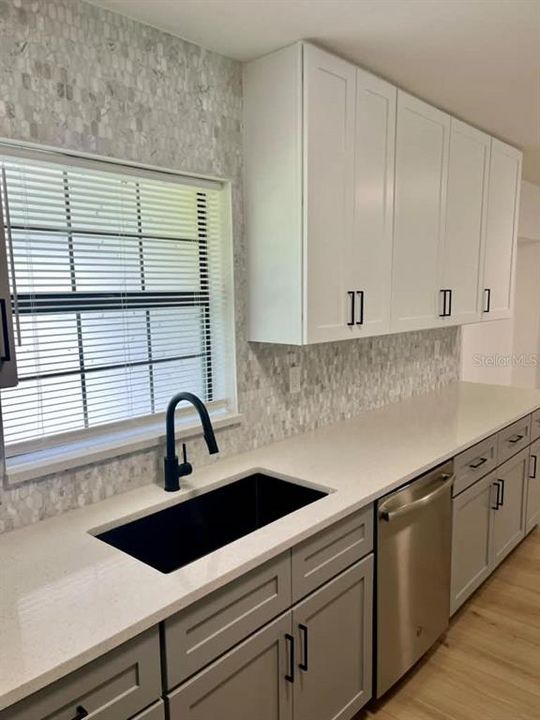 For Sale: $389,000 (3 beds, 3 baths, 1798 Square Feet)