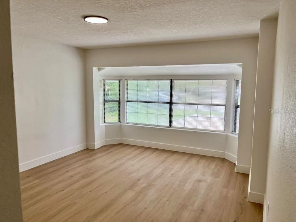 For Sale: $389,000 (3 beds, 3 baths, 1798 Square Feet)