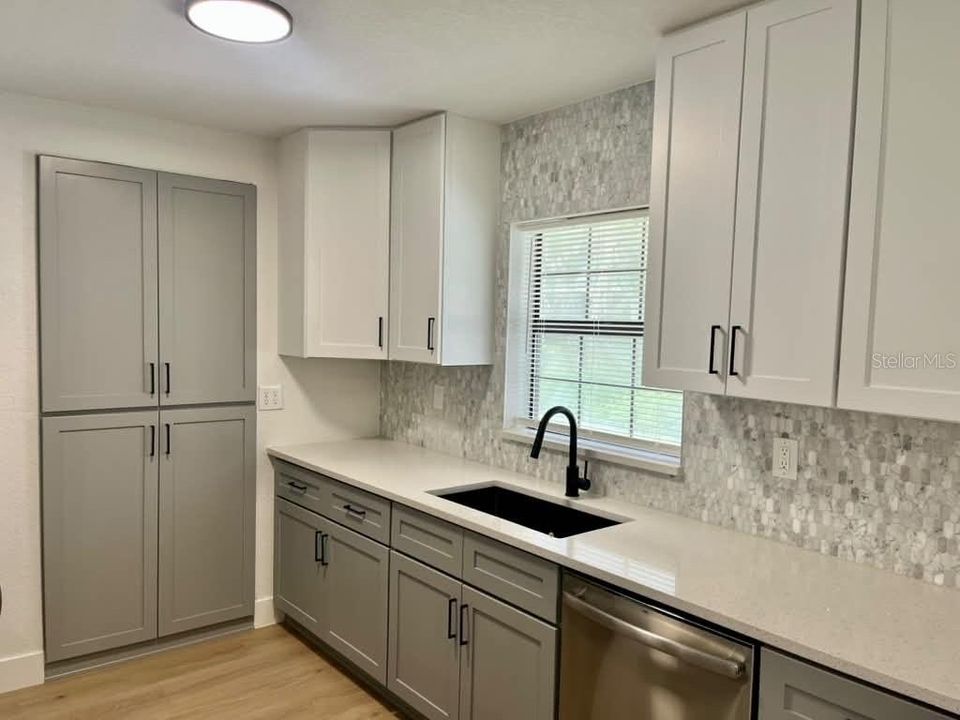 For Sale: $389,000 (3 beds, 3 baths, 1798 Square Feet)