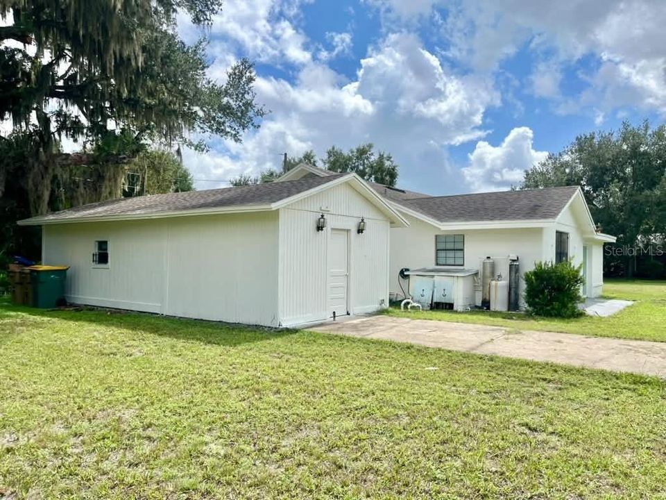 For Sale: $389,000 (3 beds, 3 baths, 1798 Square Feet)