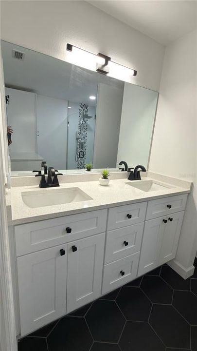 Activo con contrato: $2,300 (3 camas, 2 baños, 1459 Pies cuadrados)