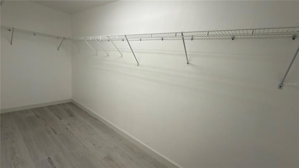 Activo con contrato: $2,300 (3 camas, 2 baños, 1459 Pies cuadrados)
