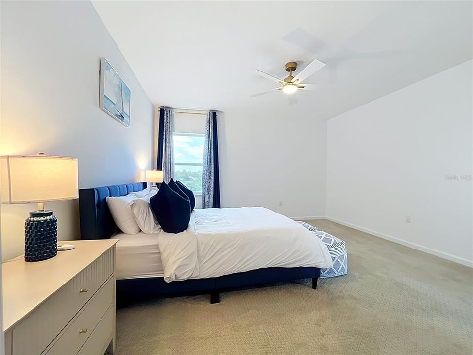 En Venta: $979,900 (5 camas, 4 baños, 3987 Pies cuadrados)