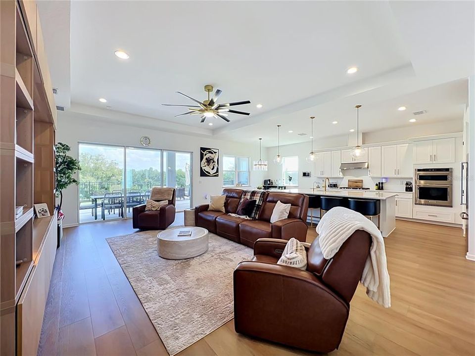 En Venta: $979,900 (5 camas, 4 baños, 3987 Pies cuadrados)