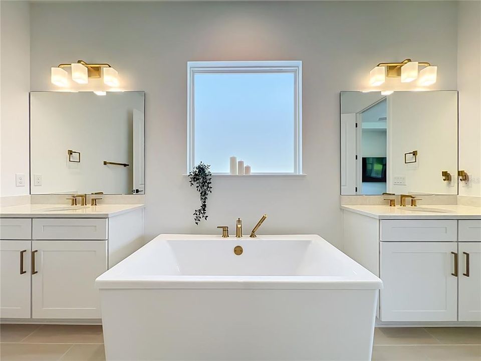 En Venta: $979,900 (5 camas, 4 baños, 3987 Pies cuadrados)