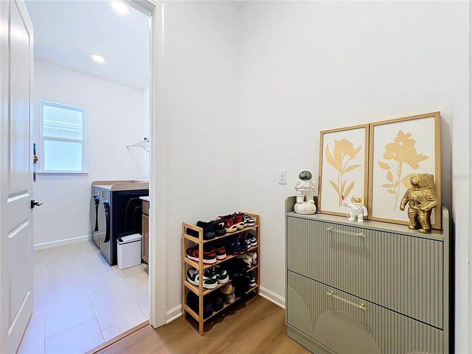 En Venta: $979,900 (5 camas, 4 baños, 3987 Pies cuadrados)