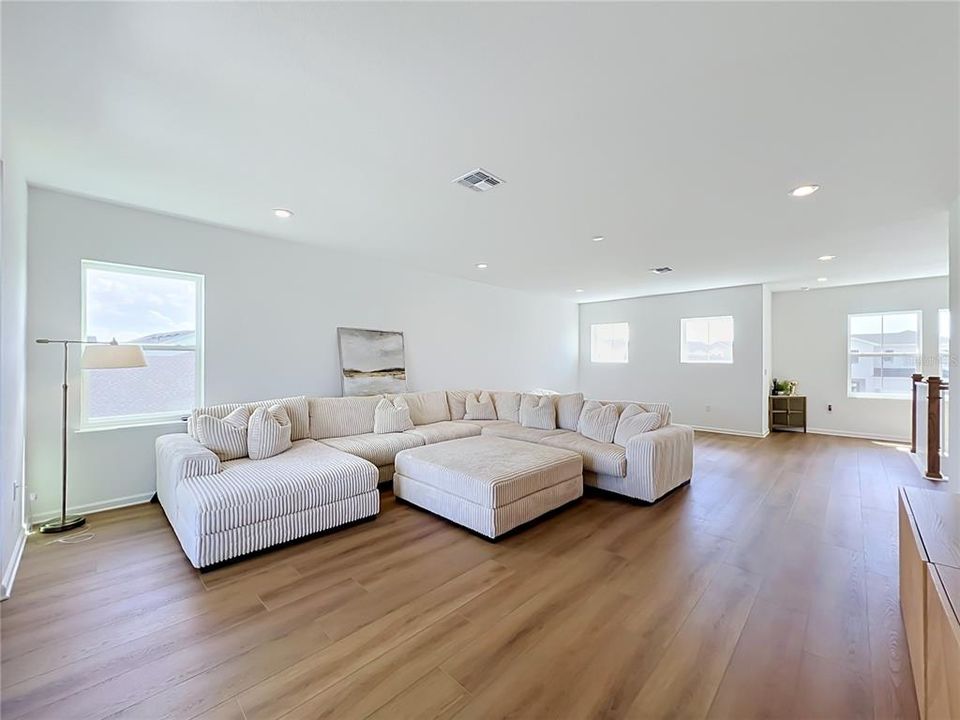 En Venta: $979,900 (5 camas, 4 baños, 3987 Pies cuadrados)