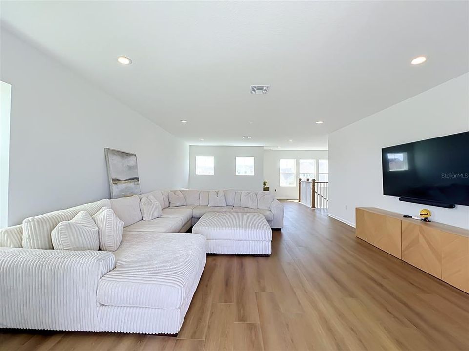 En Venta: $979,900 (5 camas, 4 baños, 3987 Pies cuadrados)