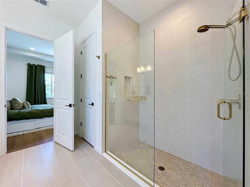 En Venta: $979,900 (5 camas, 4 baños, 3987 Pies cuadrados)