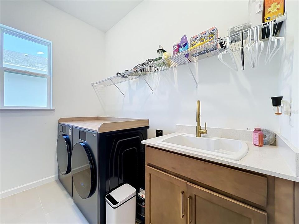 En Venta: $979,900 (5 camas, 4 baños, 3987 Pies cuadrados)