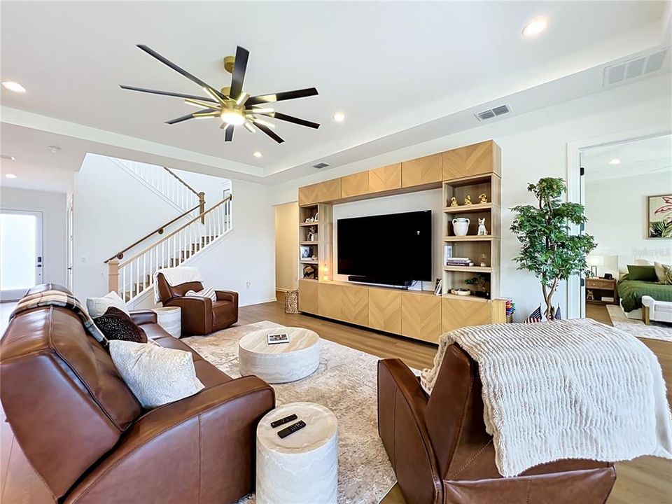 En Venta: $979,900 (5 camas, 4 baños, 3987 Pies cuadrados)