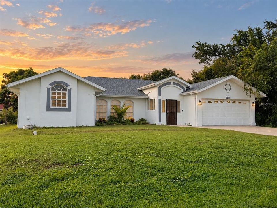 Active With Contract: $279,950 (3 beds, 2 baths, 2047 Square Feet)
