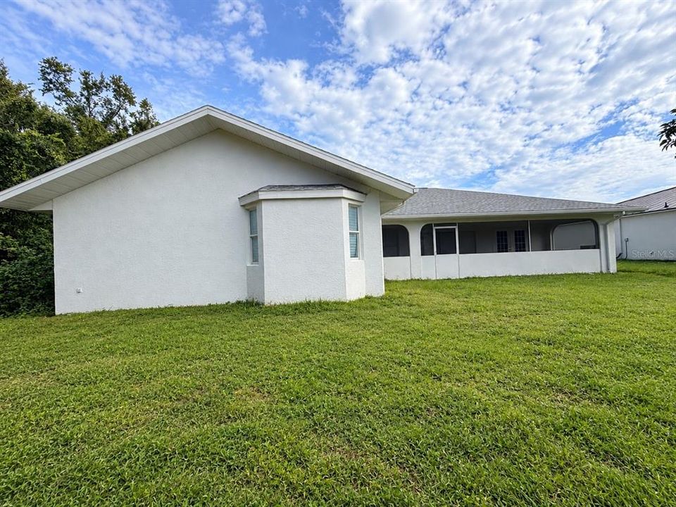 Active With Contract: $279,950 (3 beds, 2 baths, 2047 Square Feet)