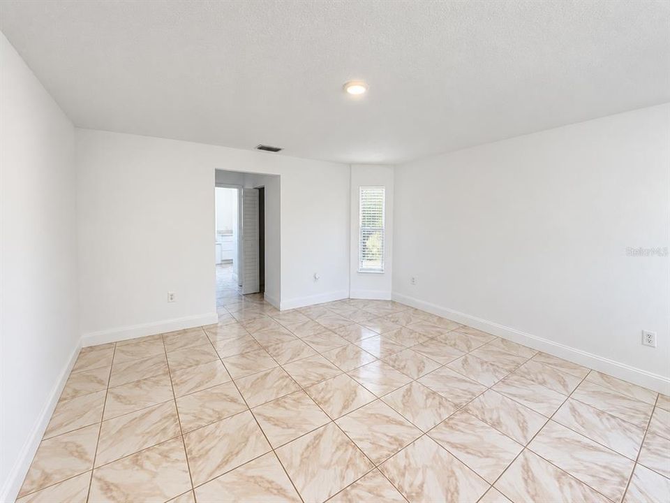 Active With Contract: $279,950 (3 beds, 2 baths, 2047 Square Feet)