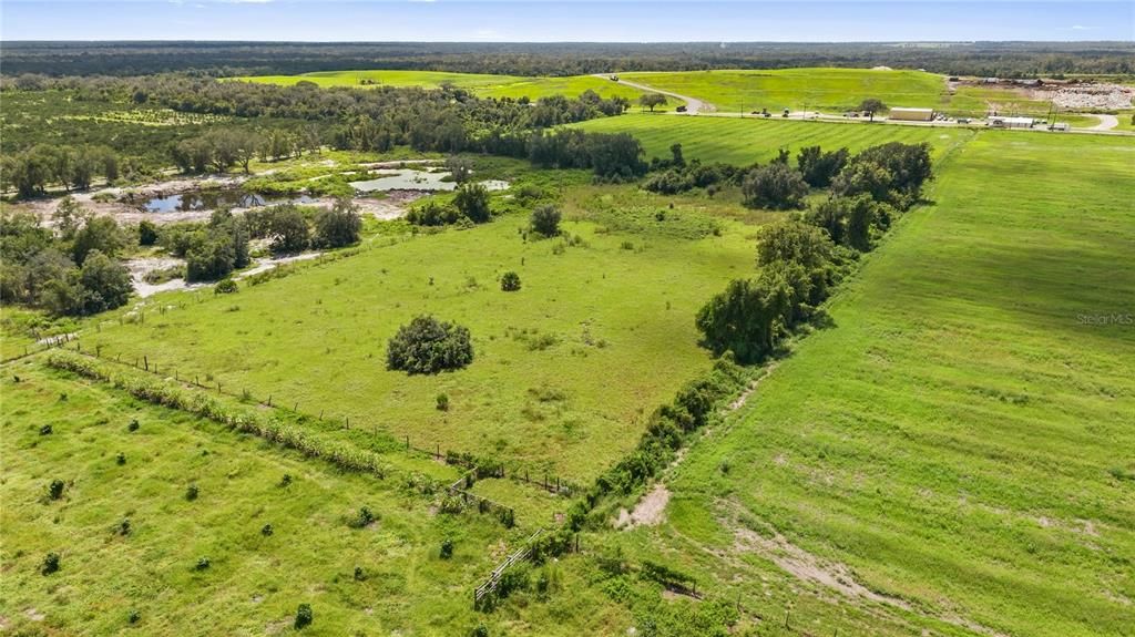 На продажу: $600,000 (13.41 acres)