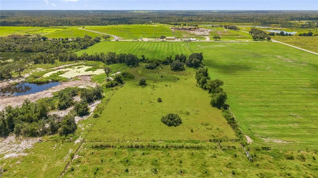 На продажу: $600,000 (13.41 acres)