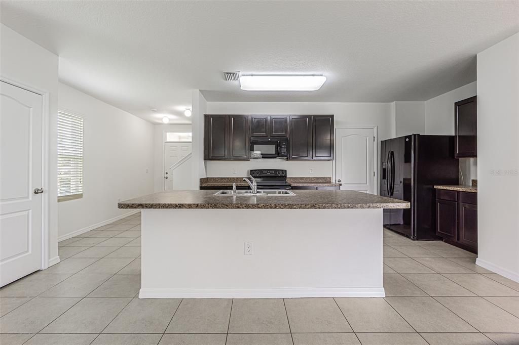 For Rent: $2,500 (4 beds, 2 baths, 2328 Square Feet)