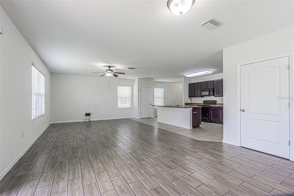 For Rent: $2,500 (4 beds, 2 baths, 2328 Square Feet)