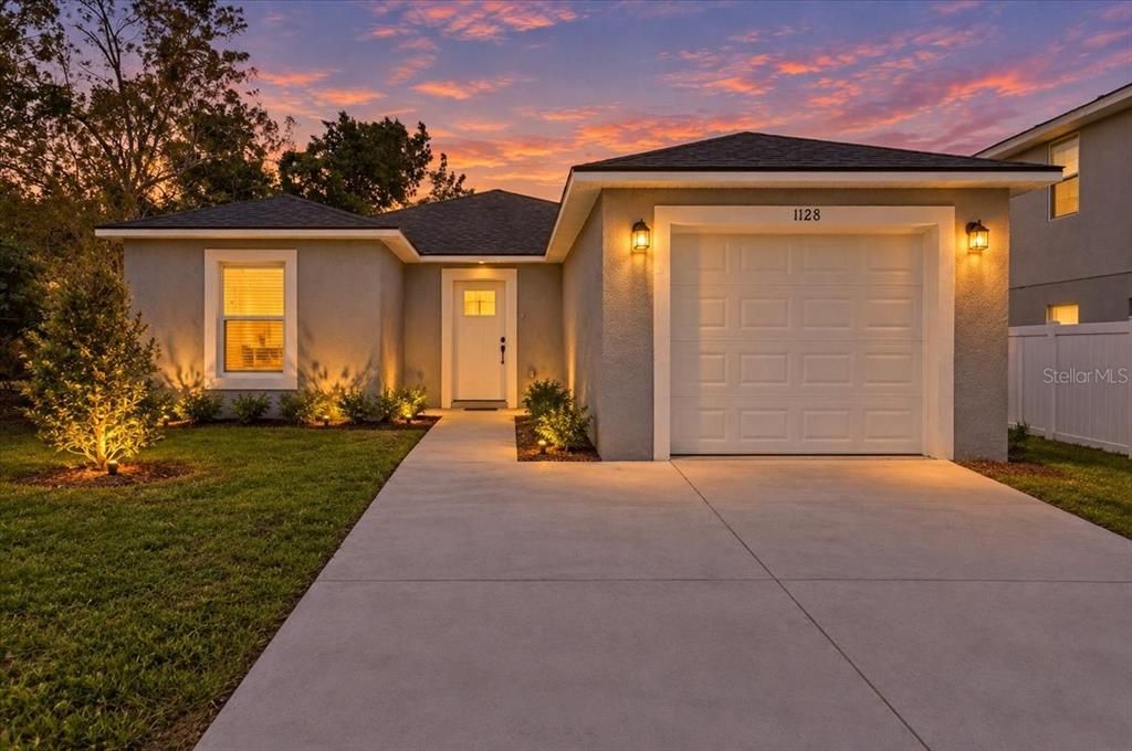 For Sale: $285,000 (4 beds, 2 baths, 1417 Square Feet)