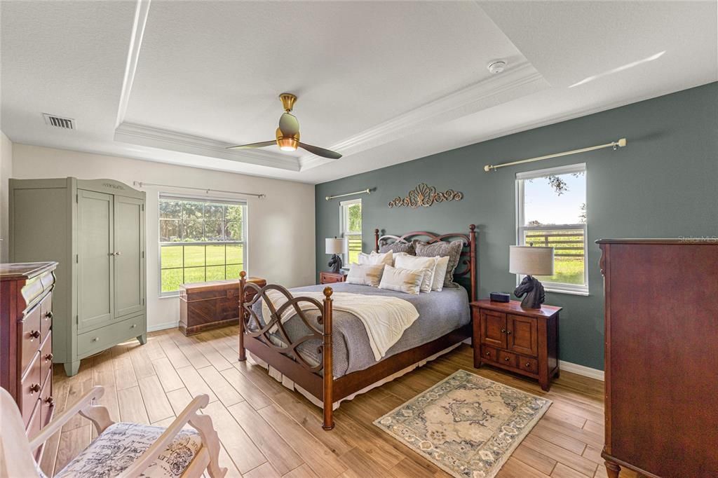 For Sale: $1,900,000 (3 beds, 2 baths, 2595 Square Feet)