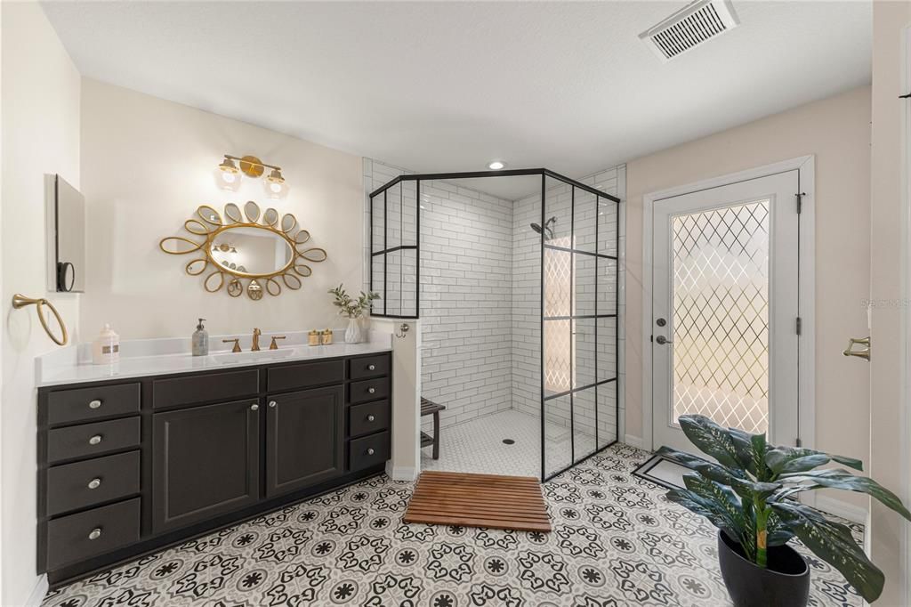 For Sale: $1,900,000 (3 beds, 2 baths, 2595 Square Feet)
