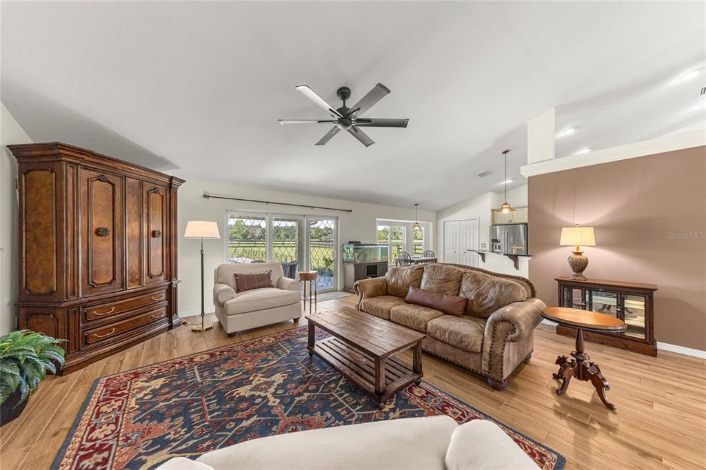 For Sale: $1,900,000 (3 beds, 2 baths, 2595 Square Feet)