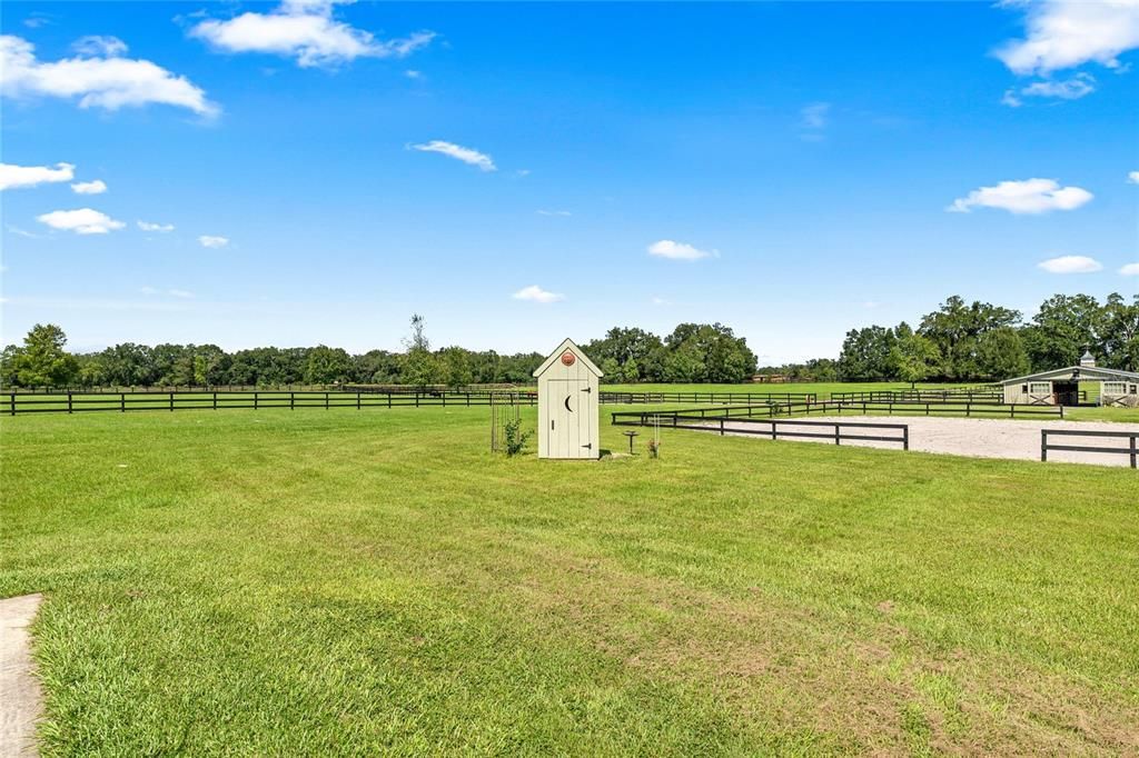 For Sale: $1,900,000 (3 beds, 2 baths, 2595 Square Feet)