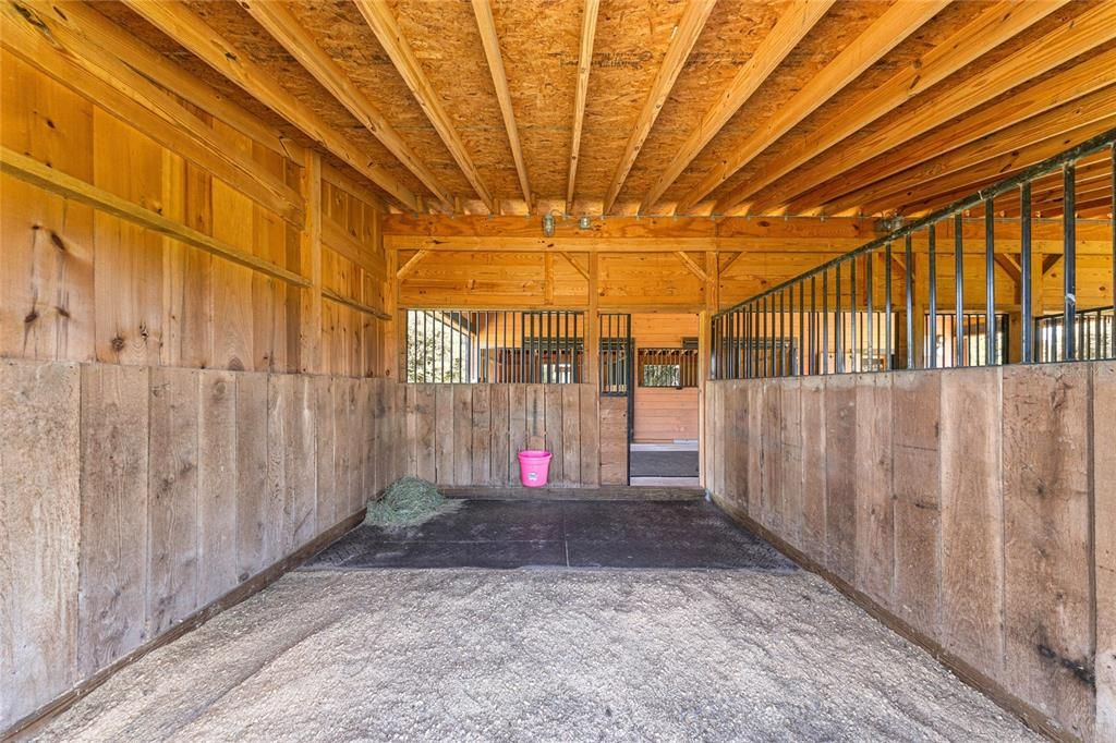 For Sale: $1,900,000 (3 beds, 2 baths, 2595 Square Feet)