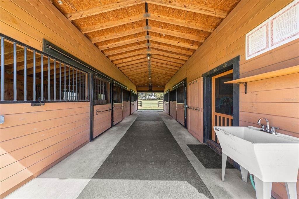 For Sale: $1,900,000 (3 beds, 2 baths, 2595 Square Feet)