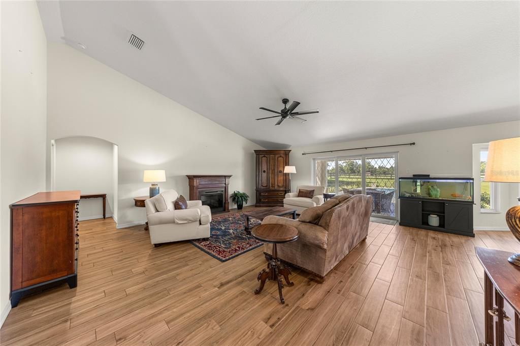 For Sale: $1,900,000 (3 beds, 2 baths, 2595 Square Feet)