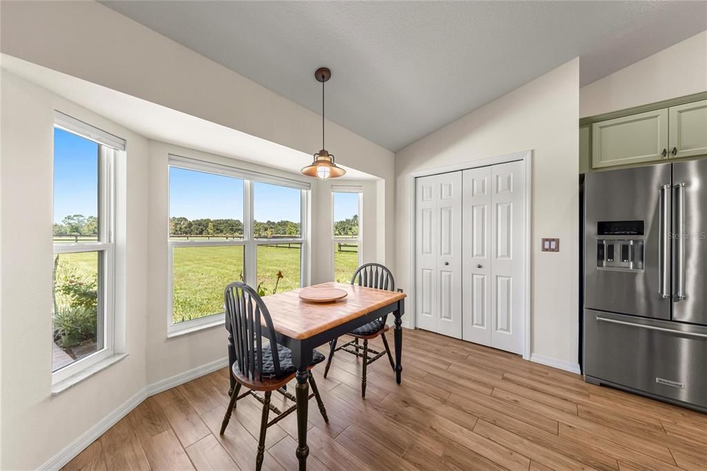 For Sale: $1,900,000 (3 beds, 2 baths, 2595 Square Feet)