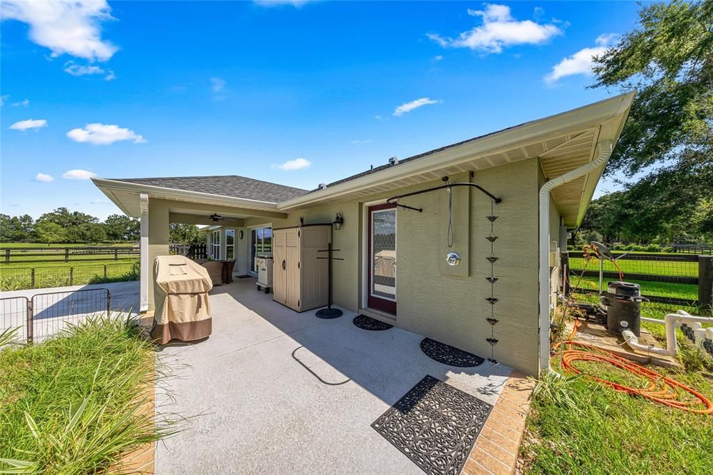 For Sale: $1,900,000 (3 beds, 2 baths, 2595 Square Feet)