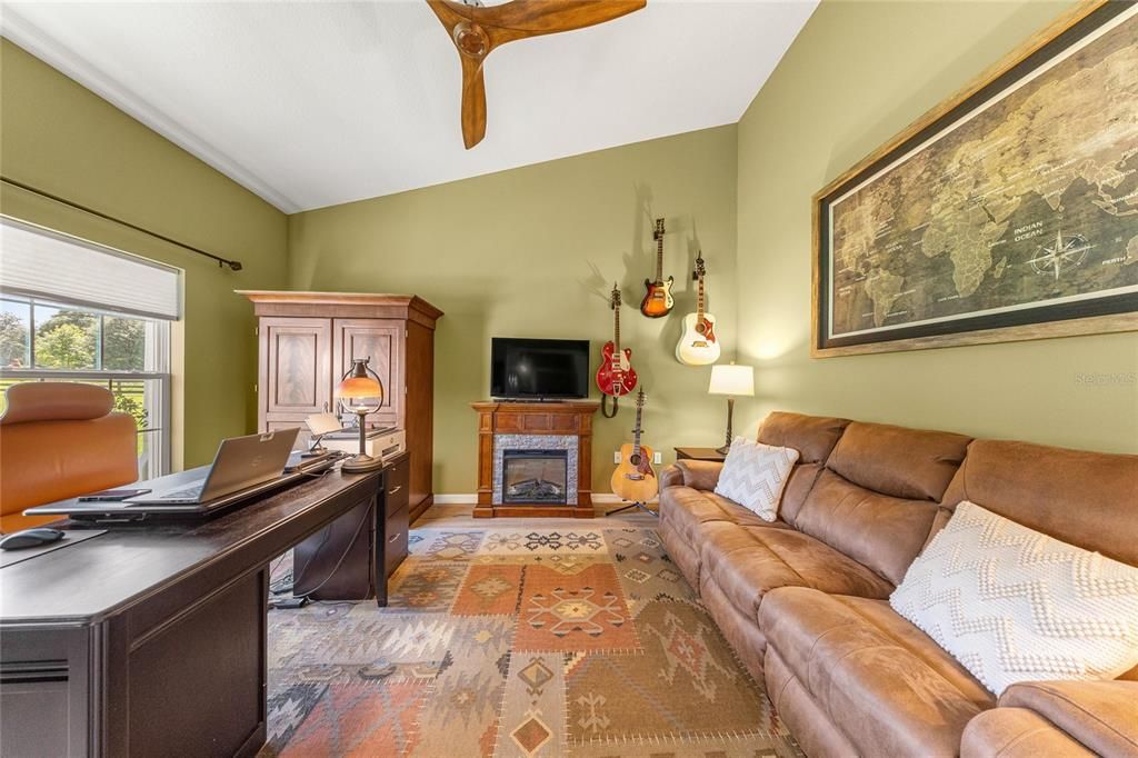 For Sale: $1,900,000 (3 beds, 2 baths, 2595 Square Feet)