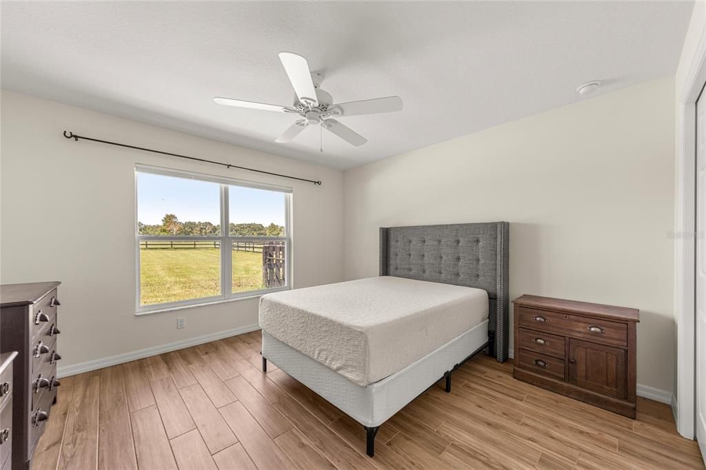 For Sale: $1,900,000 (3 beds, 2 baths, 2595 Square Feet)