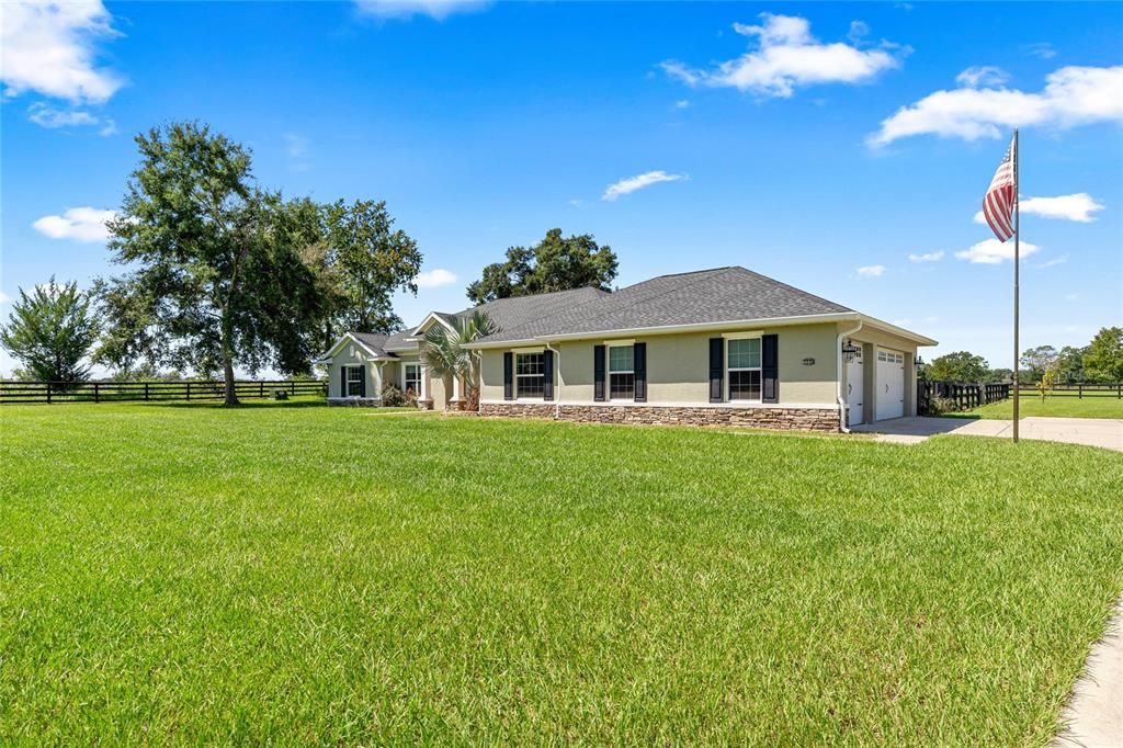 For Sale: $1,900,000 (3 beds, 2 baths, 2595 Square Feet)