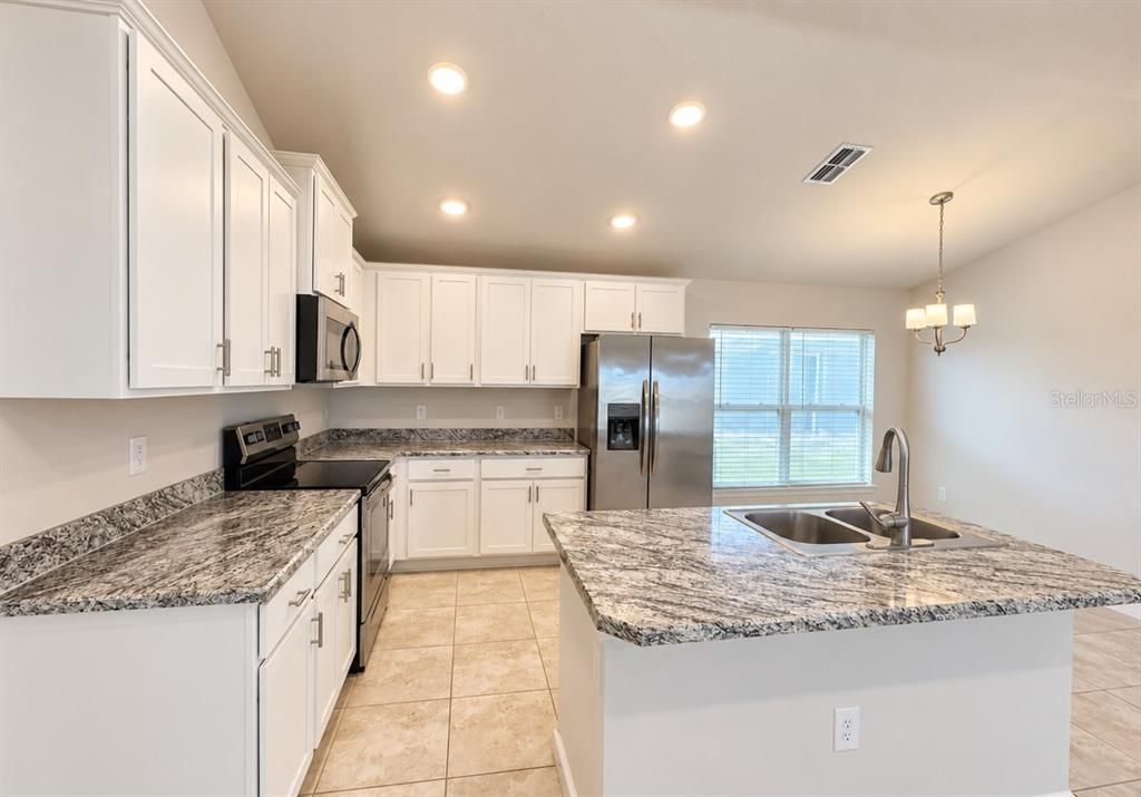 For Sale: $285,000 (3 beds, 2 baths, 1515 Square Feet)