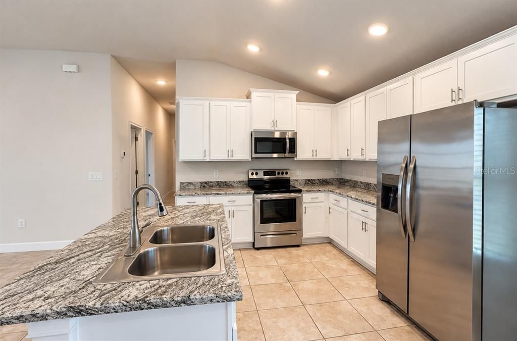 For Sale: $285,000 (3 beds, 2 baths, 1515 Square Feet)
