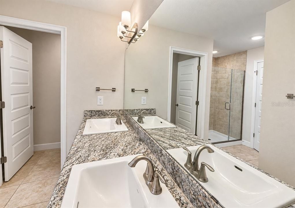 For Sale: $285,000 (3 beds, 2 baths, 1515 Square Feet)