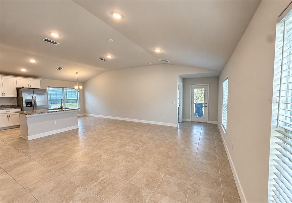 For Sale: $285,000 (3 beds, 2 baths, 1515 Square Feet)