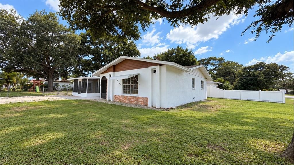 En Venta: $422,000 (3 camas, 2 baños, 1491 Pies cuadrados)