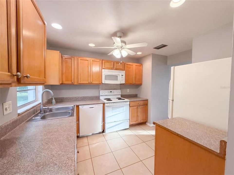 For Sale: $233,000 (3 beds, 2 baths, 1161 Square Feet)