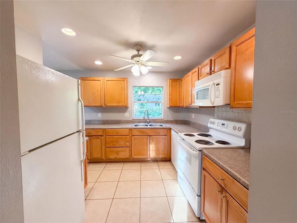 For Sale: $233,000 (3 beds, 2 baths, 1161 Square Feet)