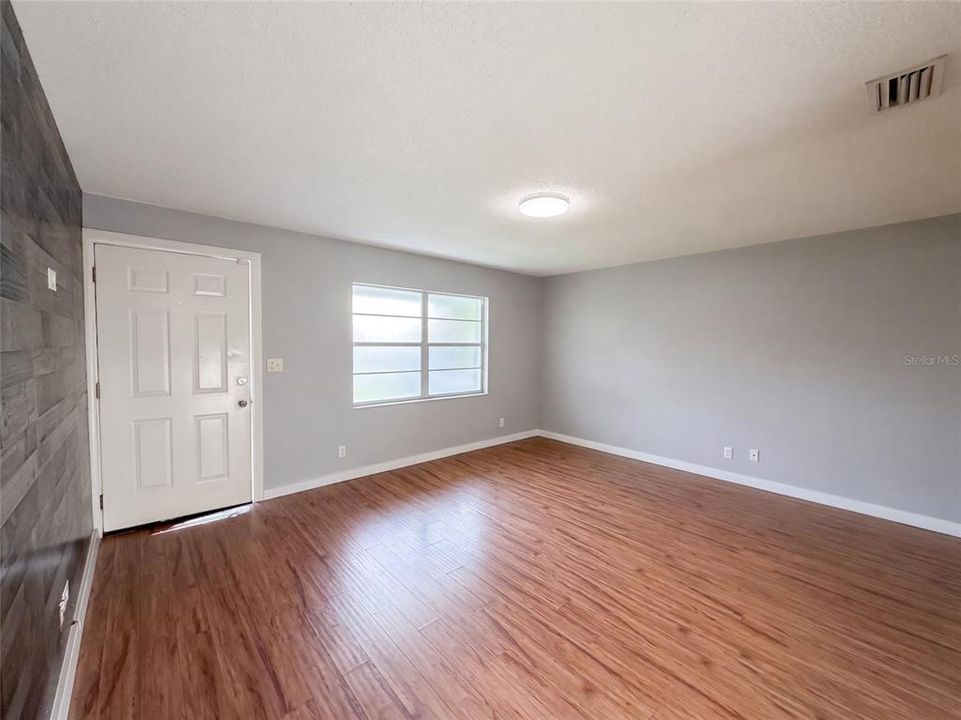 For Sale: $233,000 (3 beds, 2 baths, 1161 Square Feet)