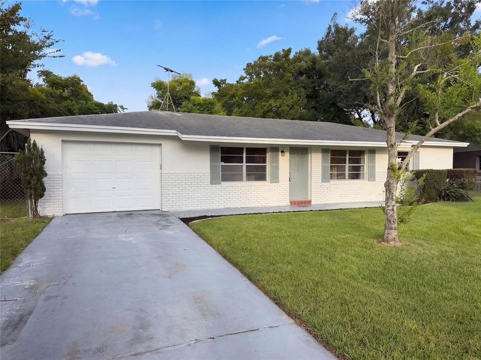 For Sale: $233,000 (3 beds, 2 baths, 1161 Square Feet)