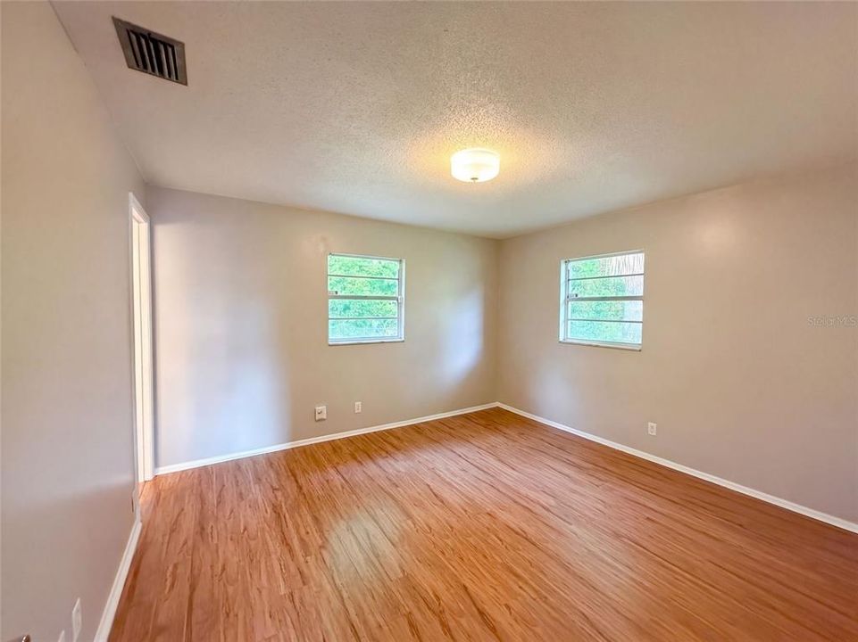 For Sale: $233,000 (3 beds, 2 baths, 1161 Square Feet)