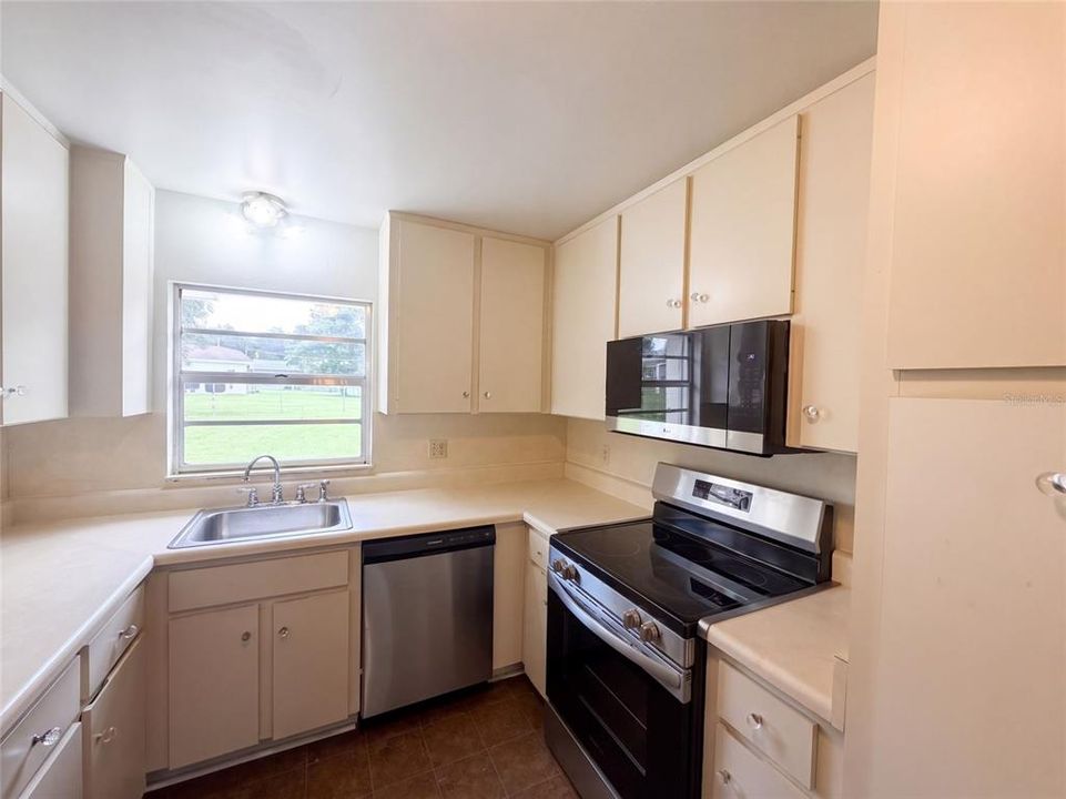 Activo con contrato: $279,000 (3 camas, 2 baños, 1548 Pies cuadrados)