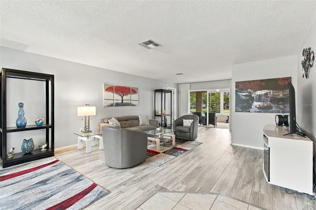 For Sale: $359,000 (2 beds, 2 baths, 2021 Square Feet)